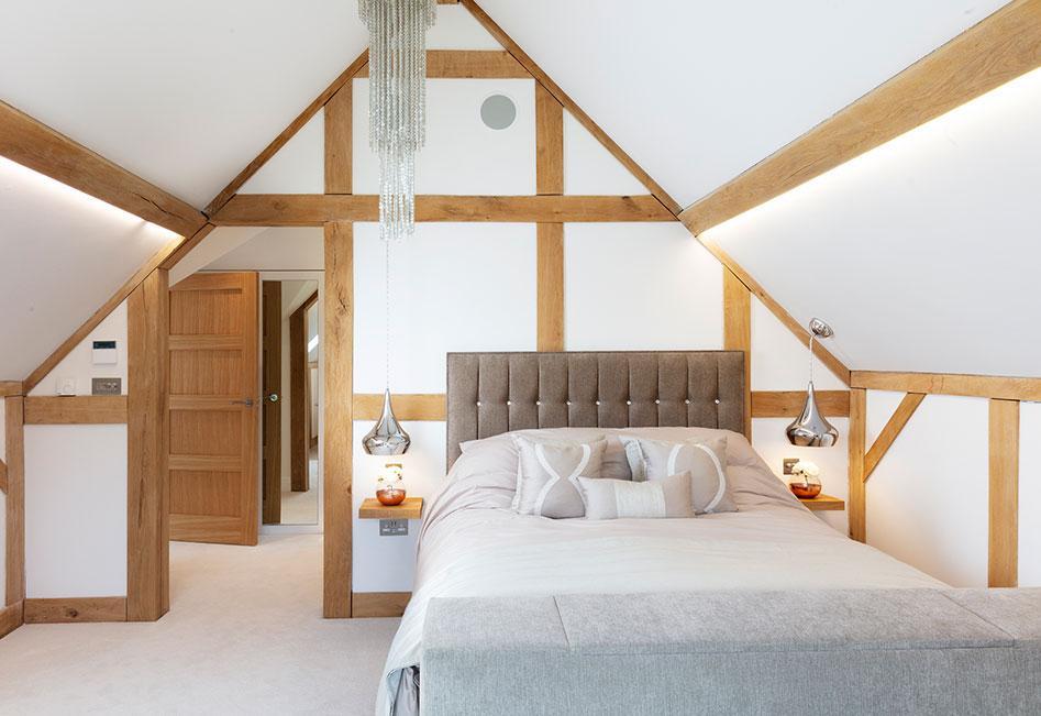 Squat London – Pop-up Exhibit Transforms Victorian Property into Luxury Apartment